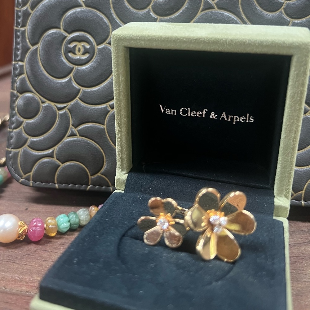 Van Cleef & Arpels Frivole Ring 18K Yellow Gold w/Diamonds size 5.75 Hold Hold - Picture 9 of 15